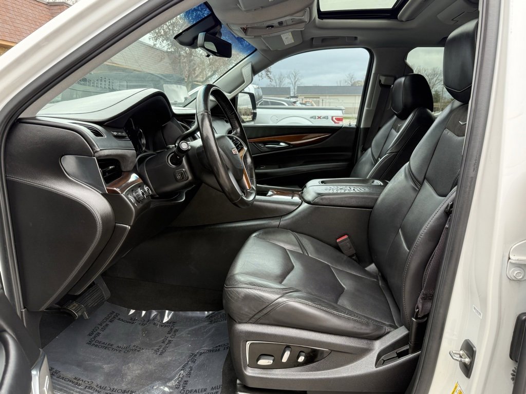 Used 2017 Cadillac Escalade Luxury image 9