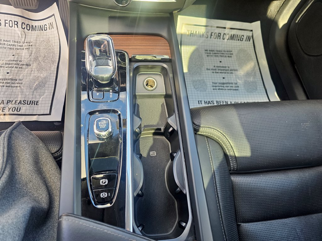 Certified 2024 Volvo XC60 B5 Ultimate w/ Climate Package AWD/4WD image 45
