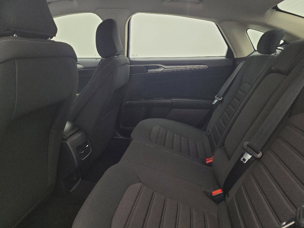 Used 2020 Ford Fusion SE image 18