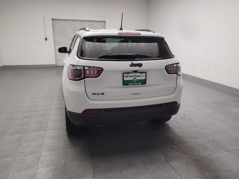 Used 2025 Jeep Compass Latitude w/ Convenience Group AWD/4WD image 6
