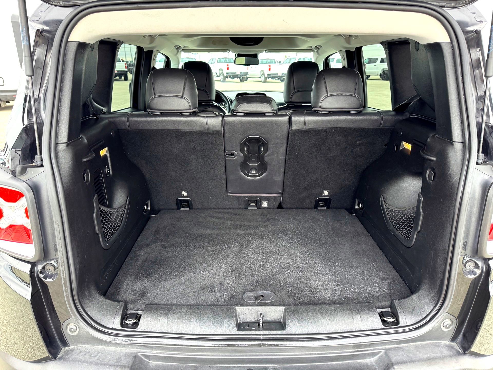 Used 2016 Jeep Renegade Limited image 8