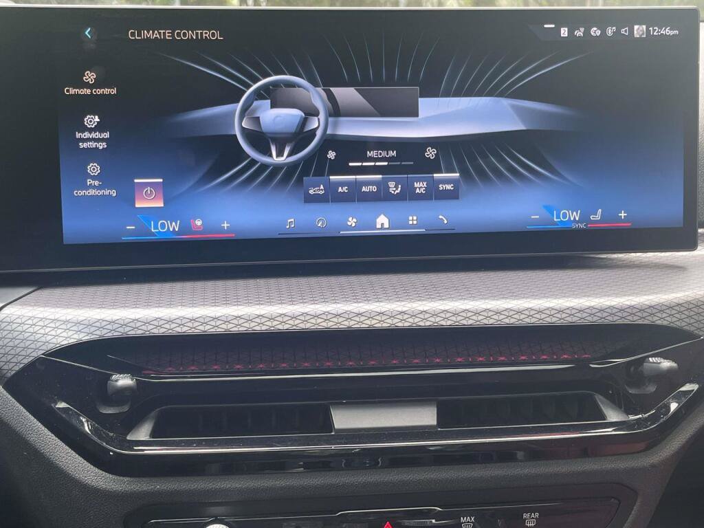 Used 2025 BMW 330i xDrive Sedan w/ M Sport Package AWD/4WD image 24