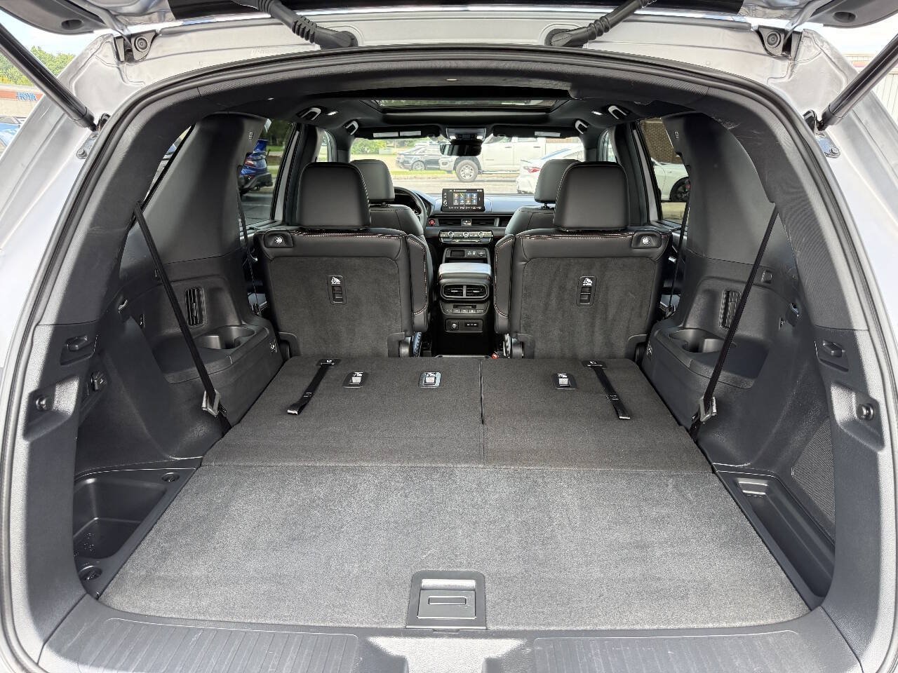 Used 2025 Honda Pilot TrailSport image 24