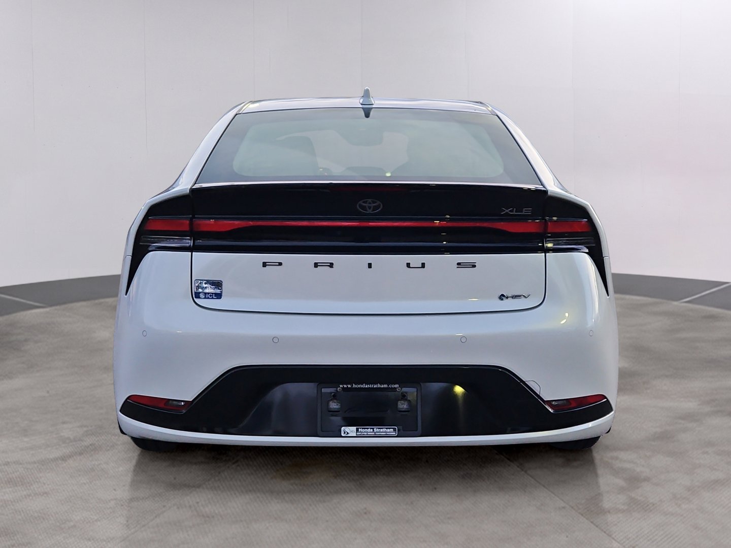 Used 2024 Toyota Prius XLE image 5