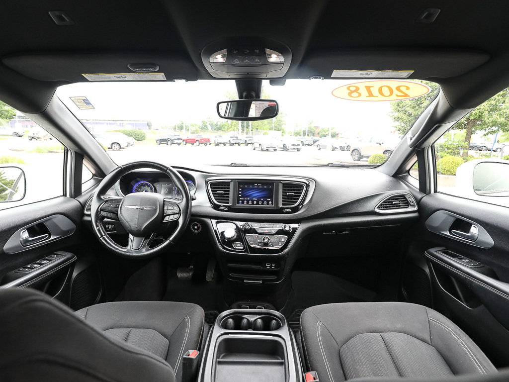 Used 2018 Chrysler Pacifica Touring Plus w/ S Appearance Package FWD image 23