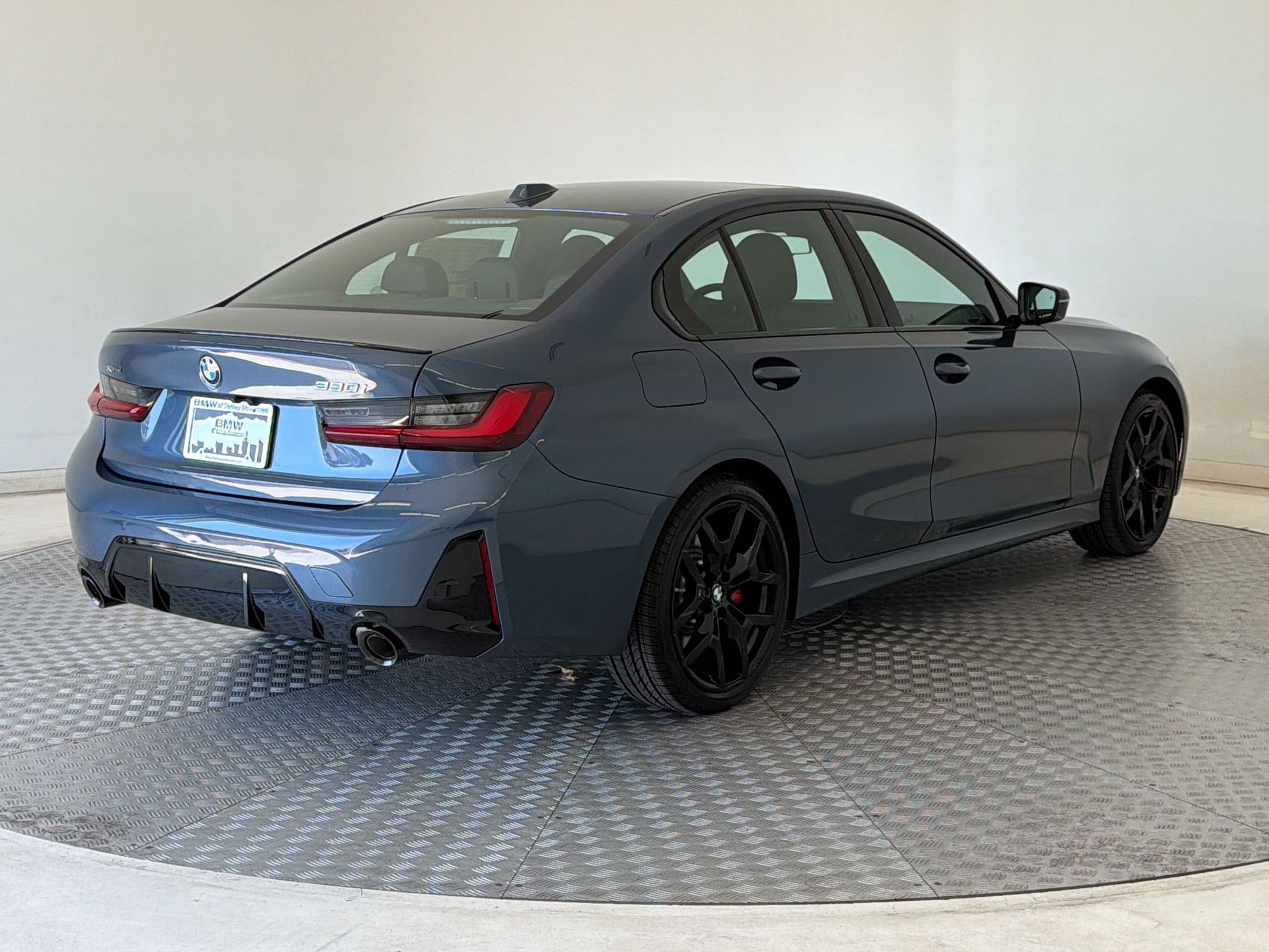 New 2026 BMW 330i xDrive Sedan w/ M Sport Package AWD/4WD image 9
