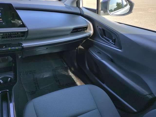 Used 2025 Toyota Prius LE FWD image 16