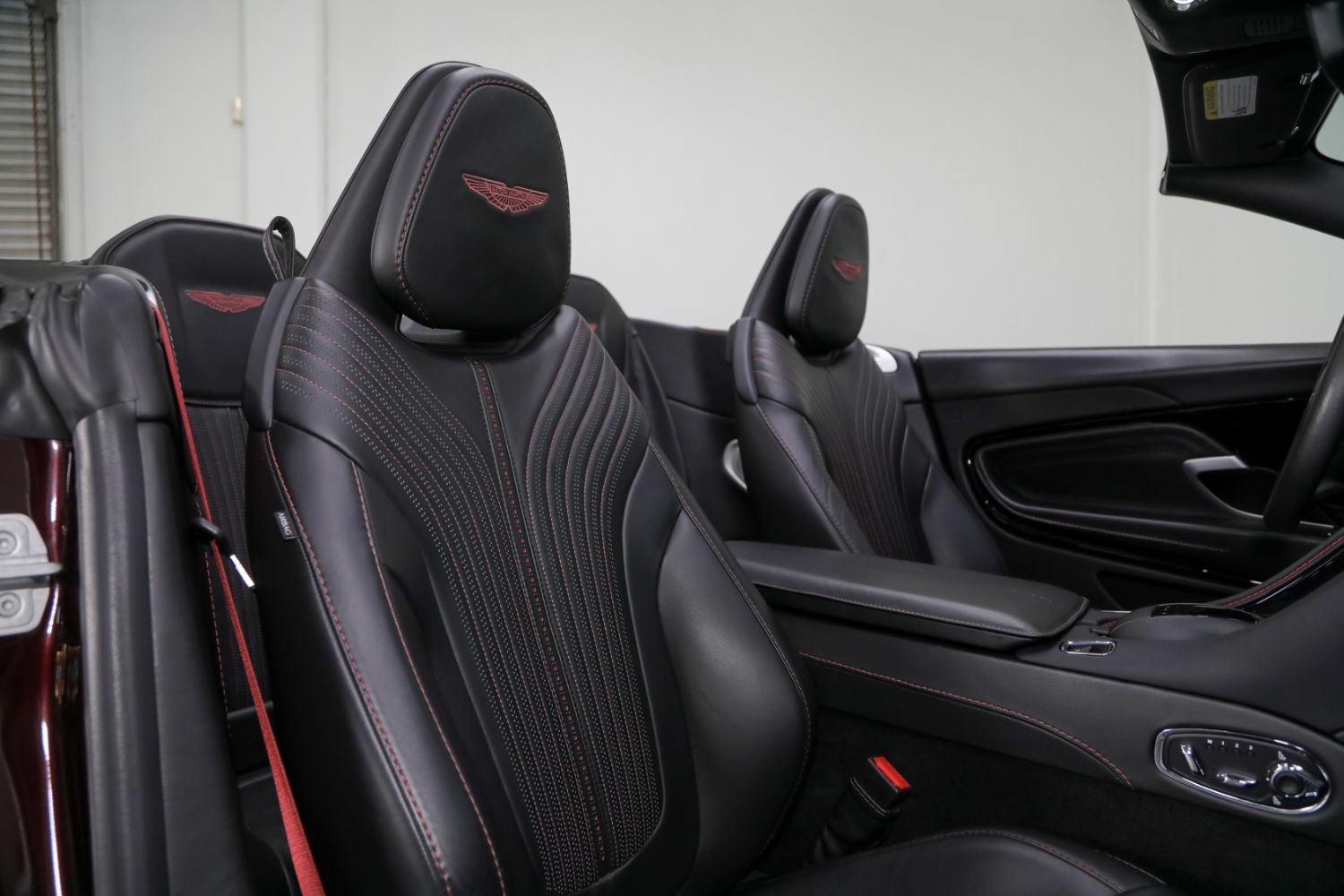 Used 2019 Aston Martin DB11 Volante RWD image 26