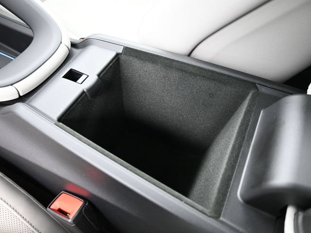 Certified 2025 Porsche Macan Electric RWD image 11