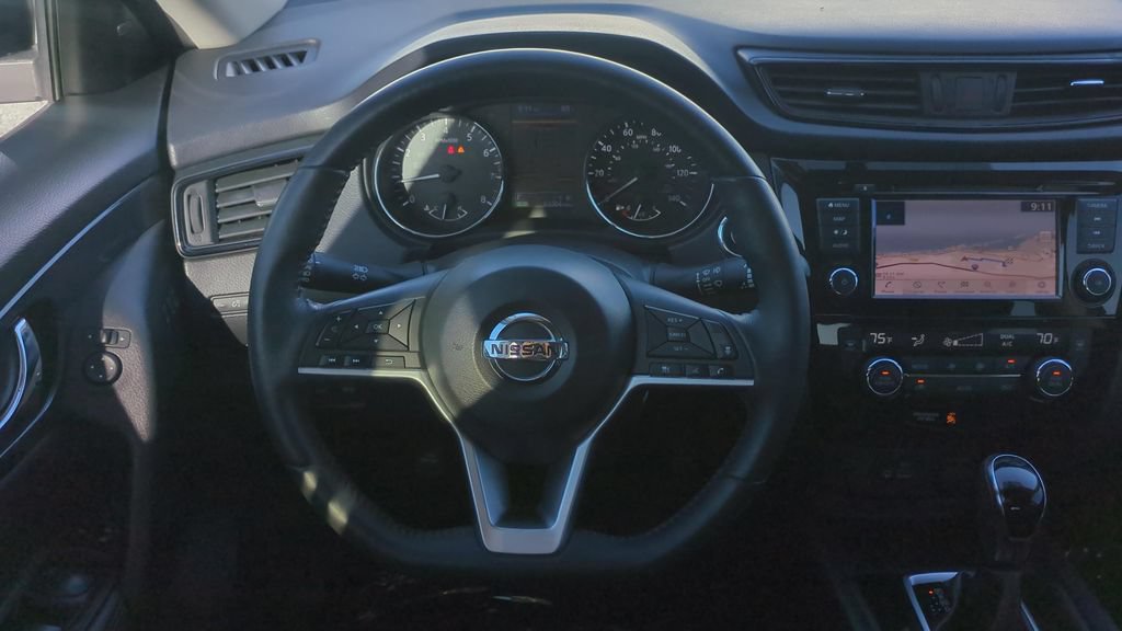 Certified 2018 Nissan Rogue SV w/ Premium Package FWD image 13