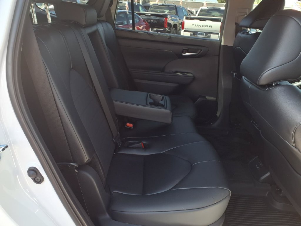 Certified 2026 Toyota Highlander XLE AWD/4WD image 32