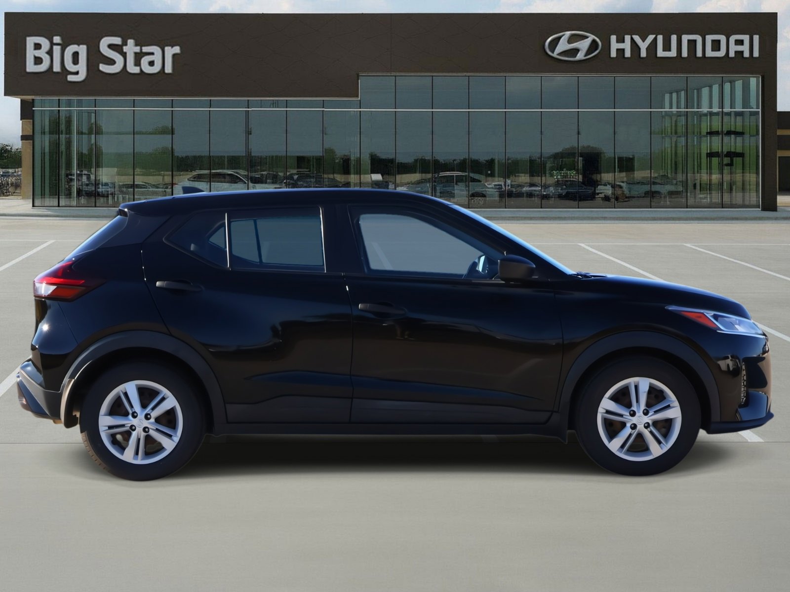 Used 2022 Nissan Kicks S image 5