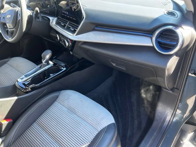 Used 2025 Chevrolet Trax LT FWD image 18