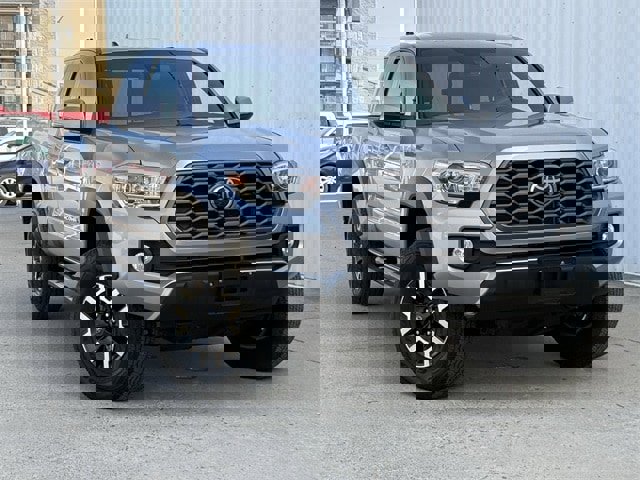 Used 2021 Toyota Tacoma TRD Off-Road w/ TRD Premium Off Road Package image 2