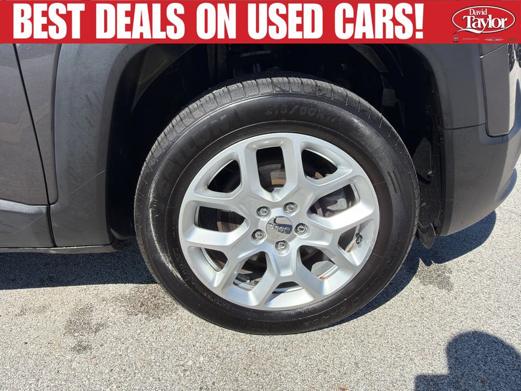 Used 2018 Jeep Renegade Latitude FWD image 29
