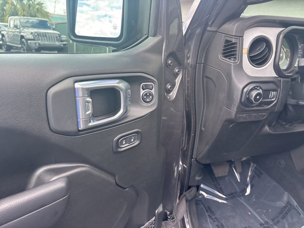 Used 2025 Jeep Wrangler Sport S image 40