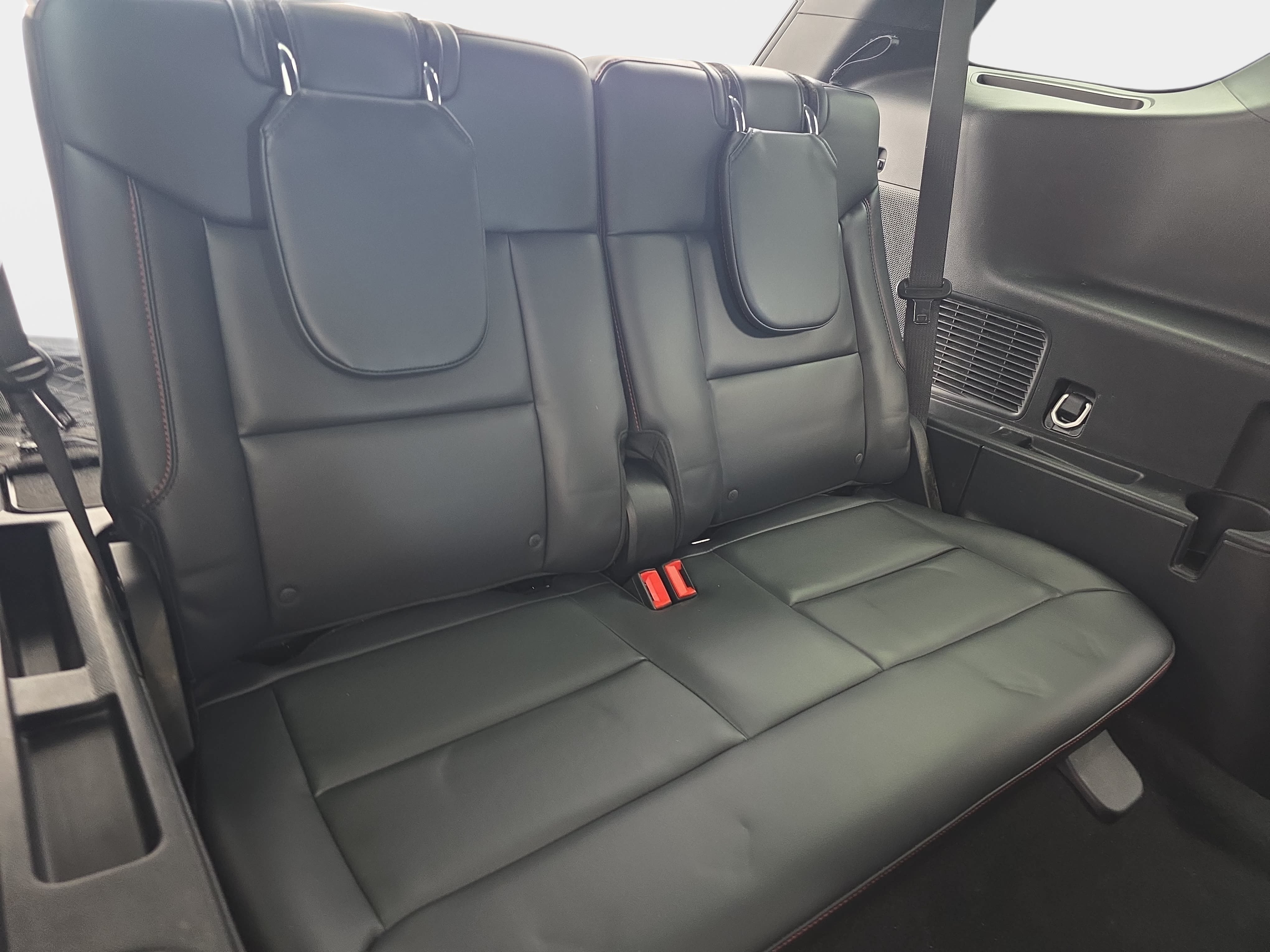 Used 2025 Ford Explorer ST AWD/4WD image 12