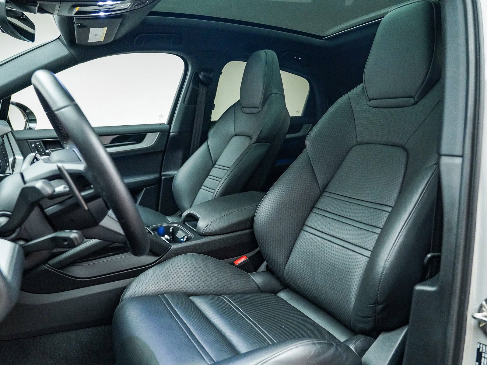 Used 2025 Porsche Cayenne S image 5