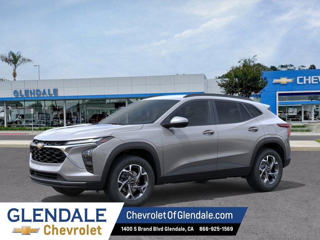 New 2026 Chevrolet Trax LT w/ Driver Confidence Package FWD image 2