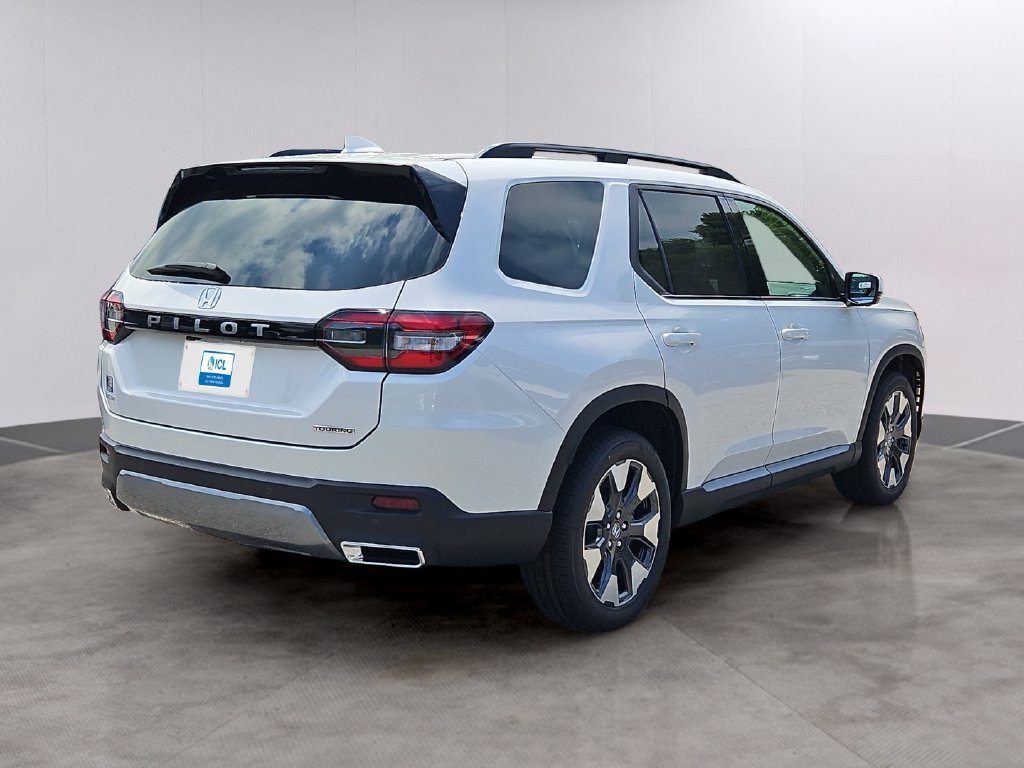 New 2026 Honda Pilot Touring image 3