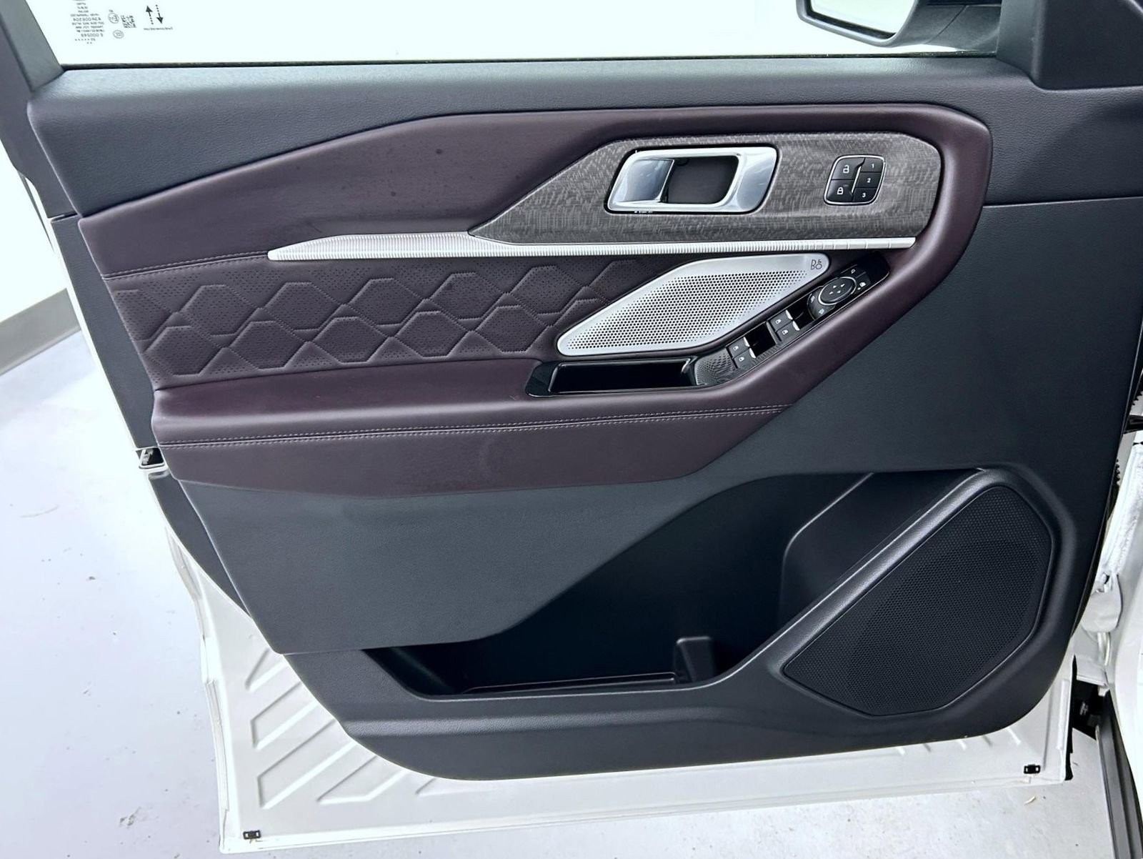 Used 2025 Ford Explorer Platinum w/ LUX Leather Package image 9