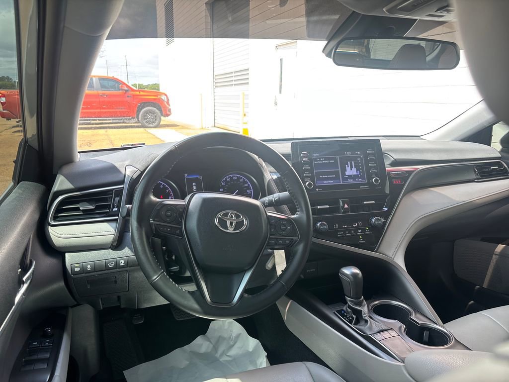 Used 2023 Toyota Camry SE image 5