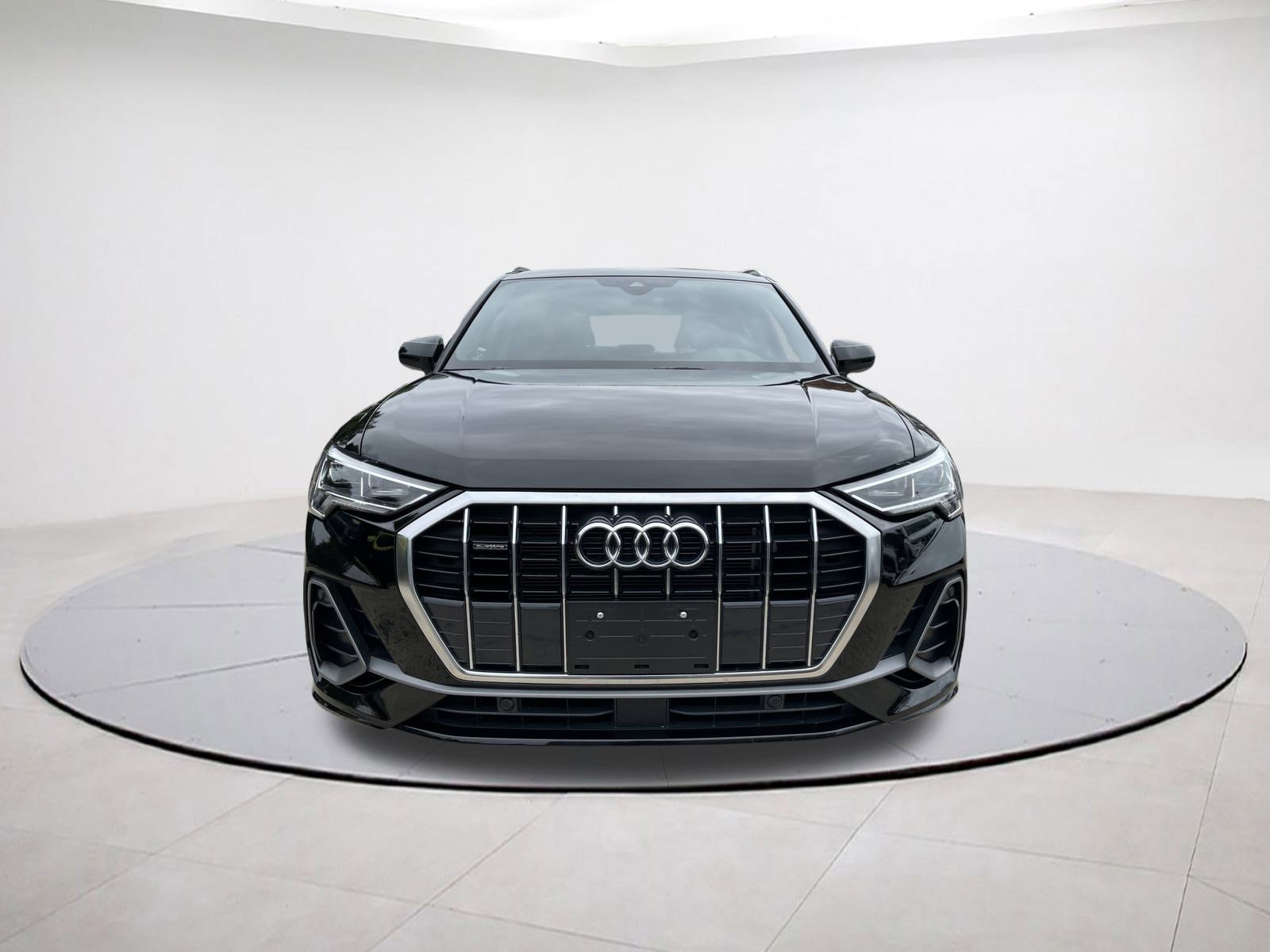 Used 2025 Audi Q3 2.0T Premium image 2