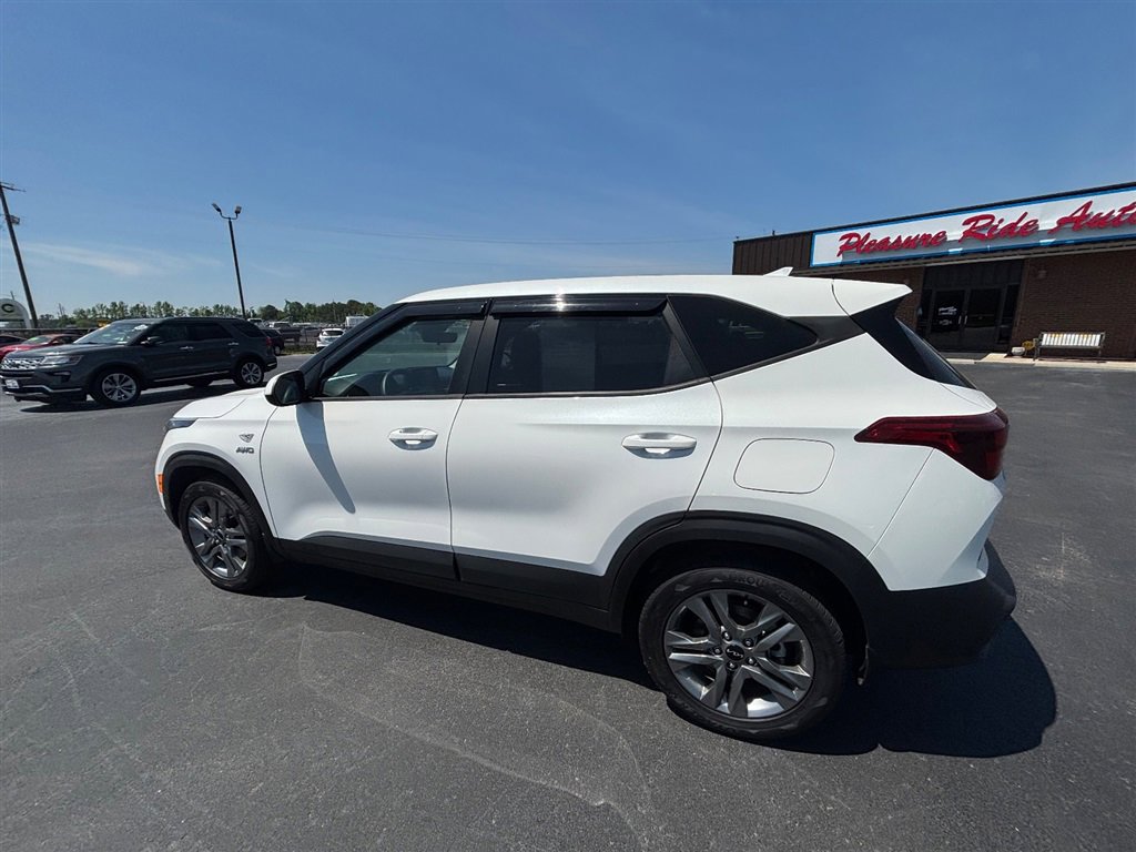 Used 2023 Kia Seltos LX AWD/4WD image 3