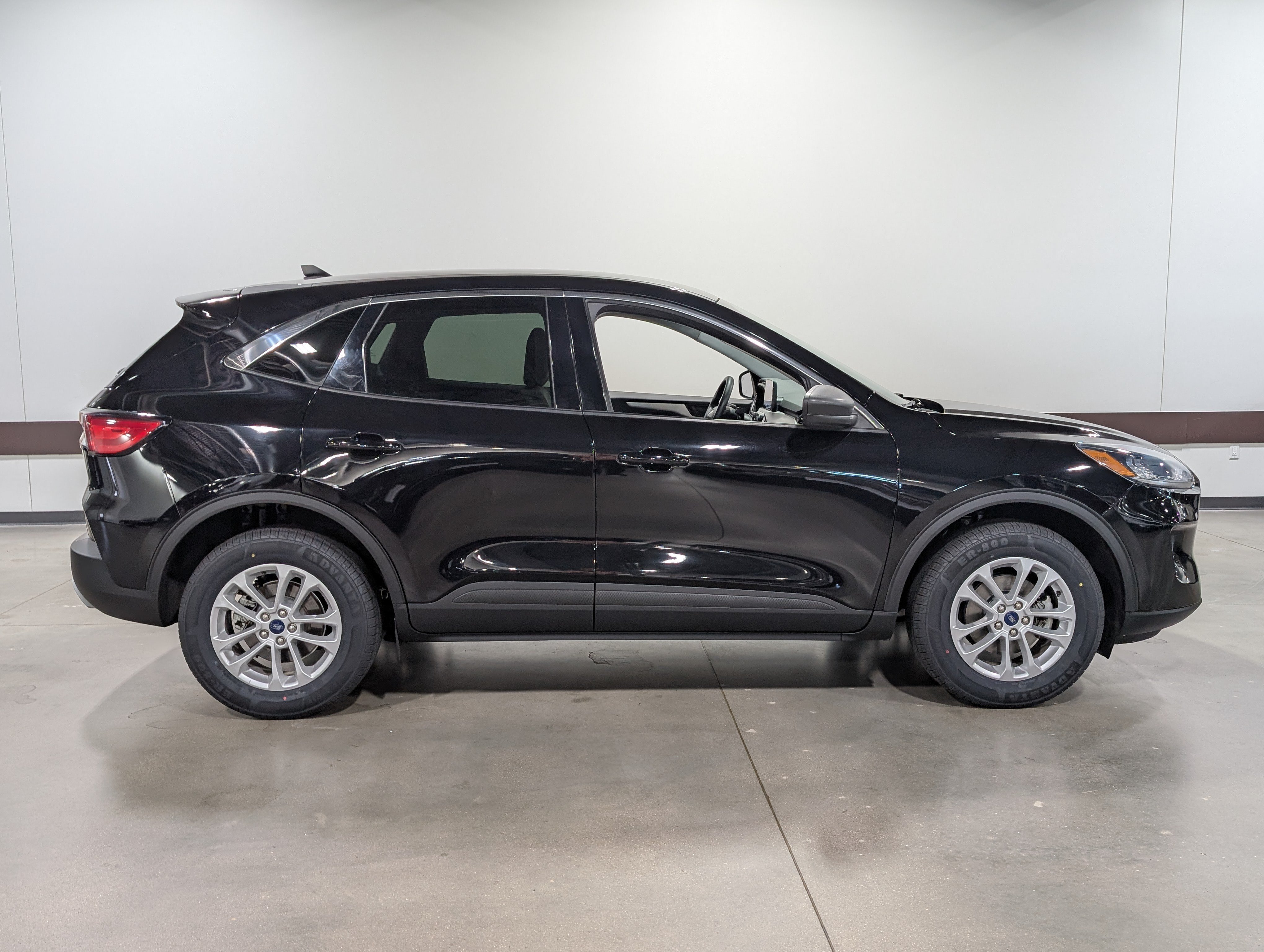 Used 2022 Ford Escape SE AWD/4WD image 2