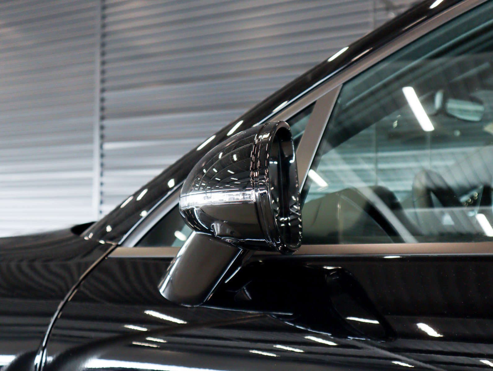 Certified 2025 Porsche Macan image 26