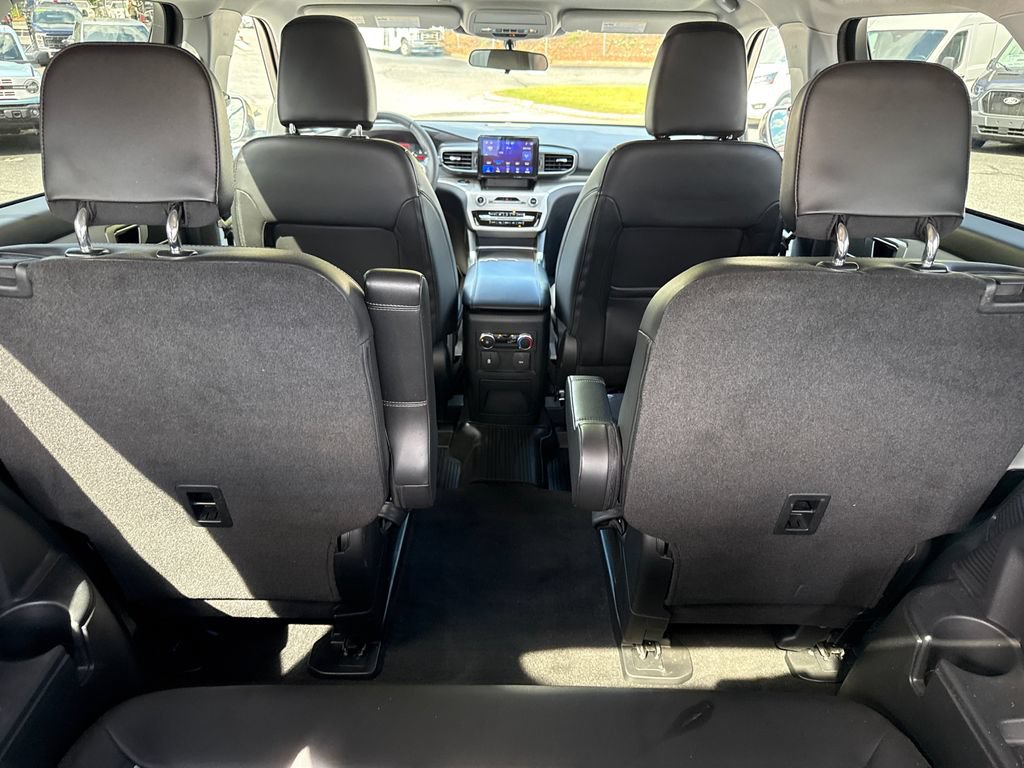 Used 2023 Ford Explorer XLT w/ Equipment Group 202A AWD/4WD image 18