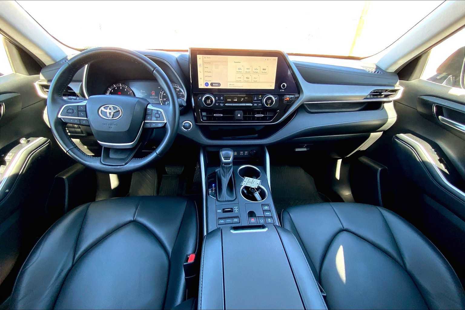 Certified 2023 Toyota Highlander XLE image 12