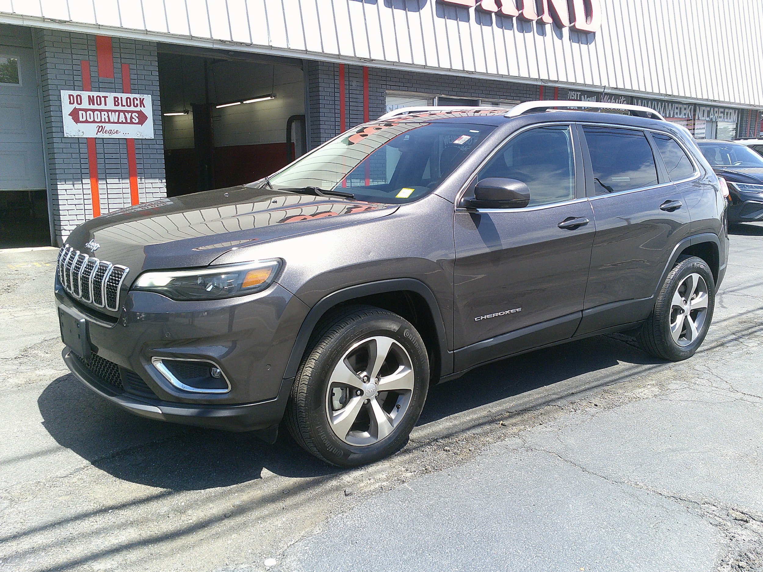 Used 2021 Jeep Cherokee Limited AWD/4WD image 17