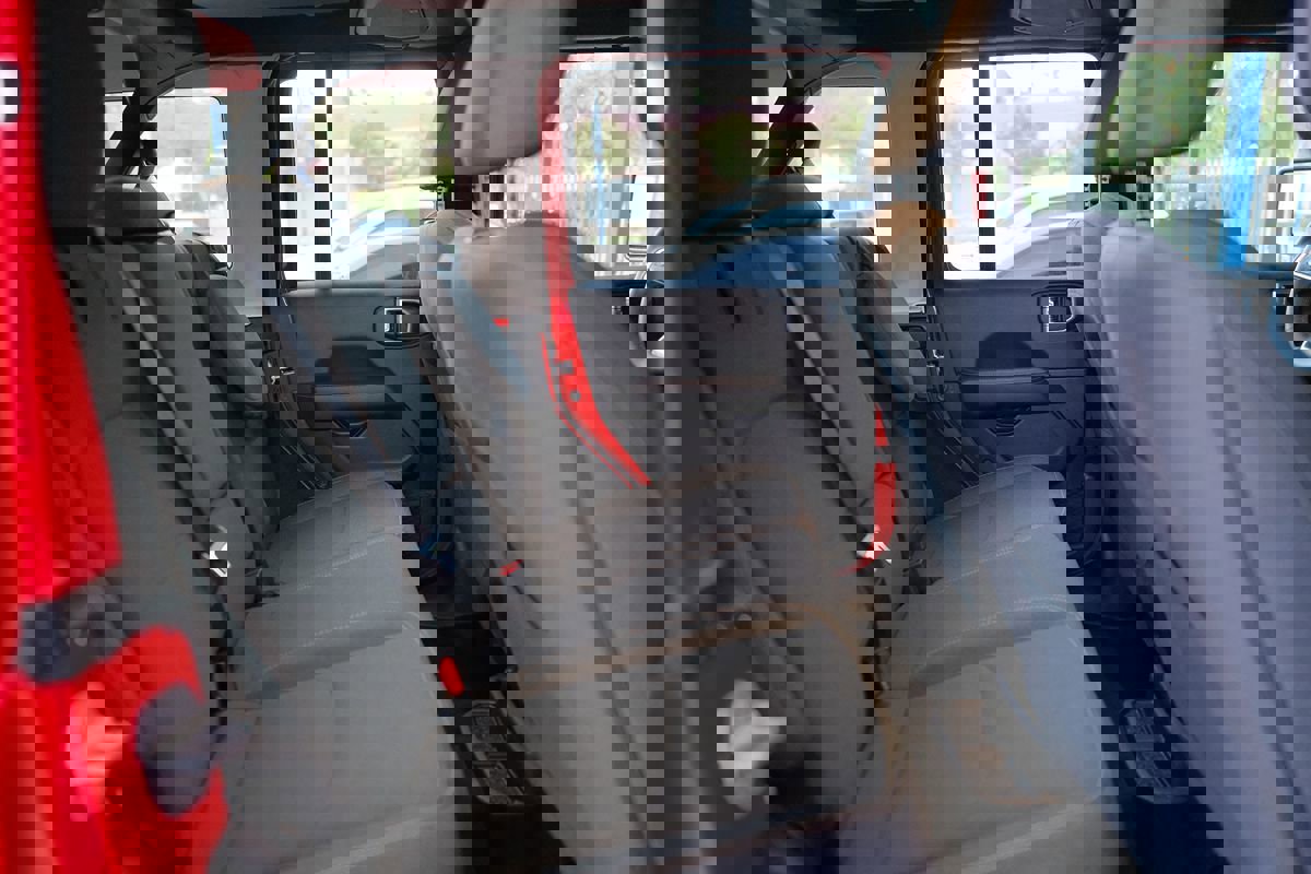 Used 2025 Jeep Wrangler Sahara w/ Safety Group image 32