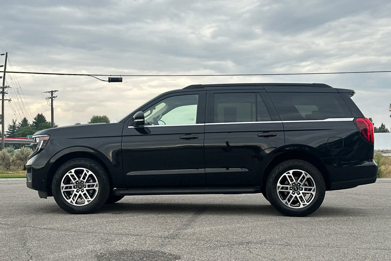 Certified 2025 Ford Expedition Active AWD/4WD image 5