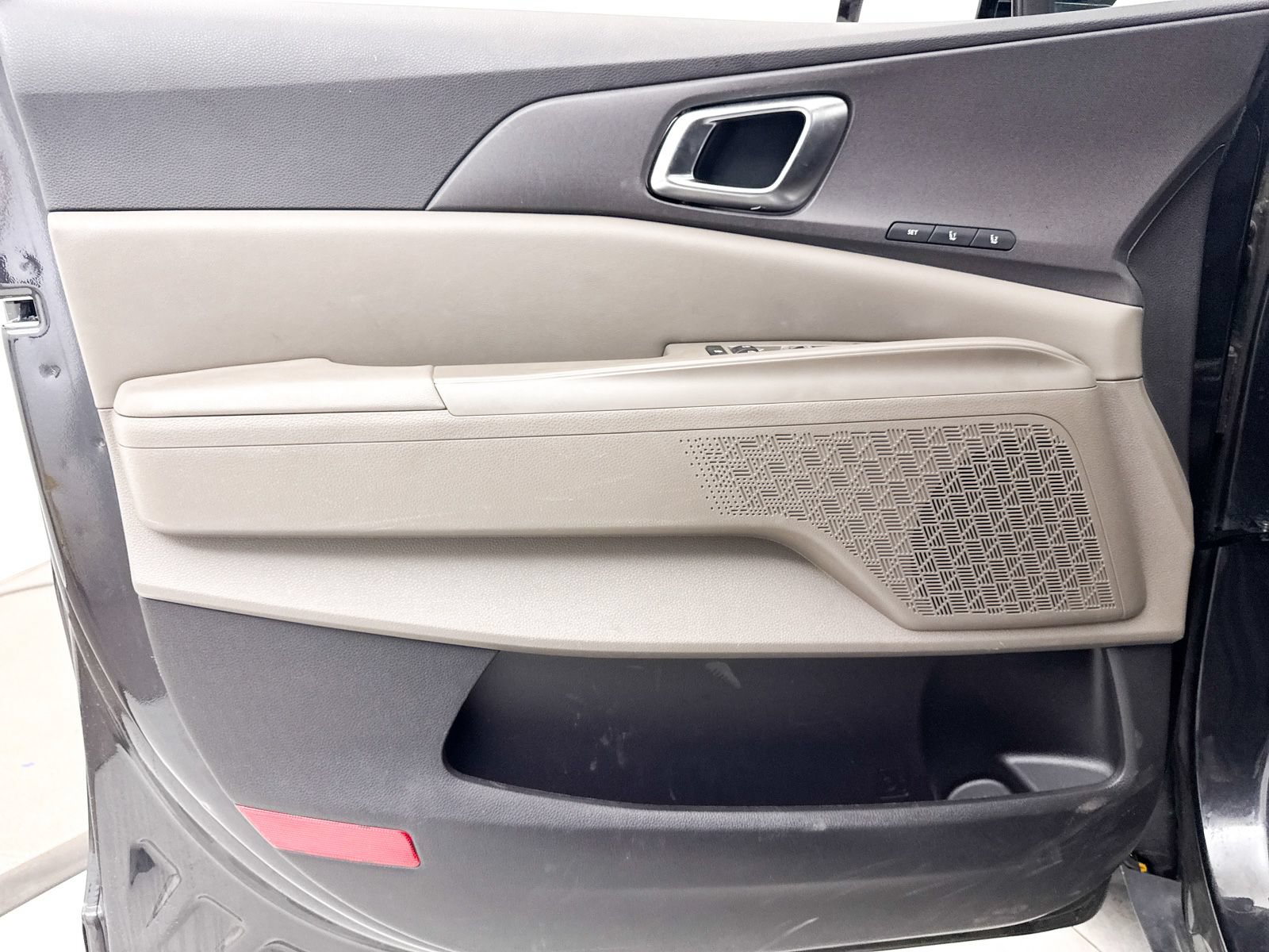 Used 2025 Kia Carnival EX FWD image 29