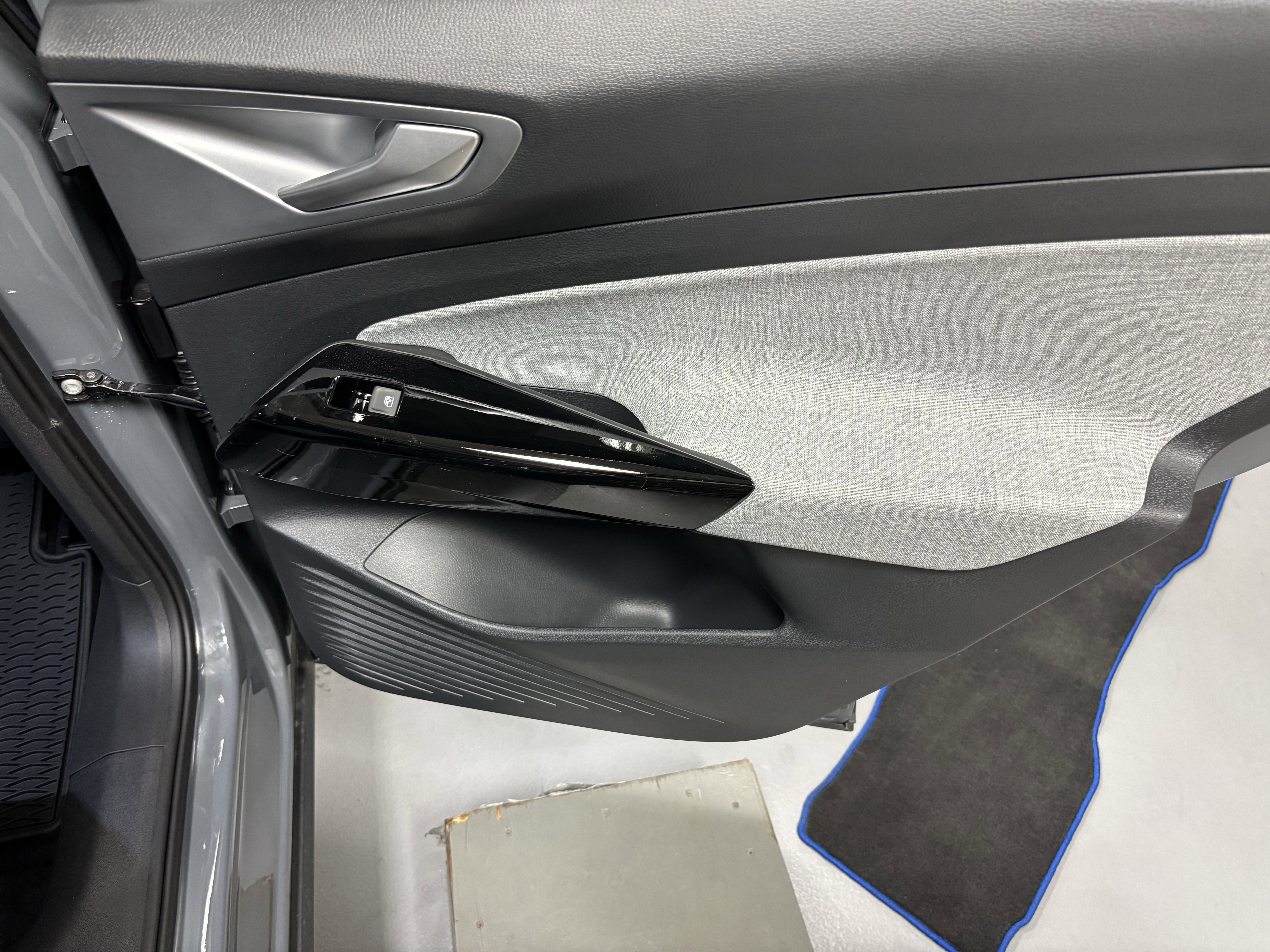 New 2025 Volkswagen ID.4 Pro image 14