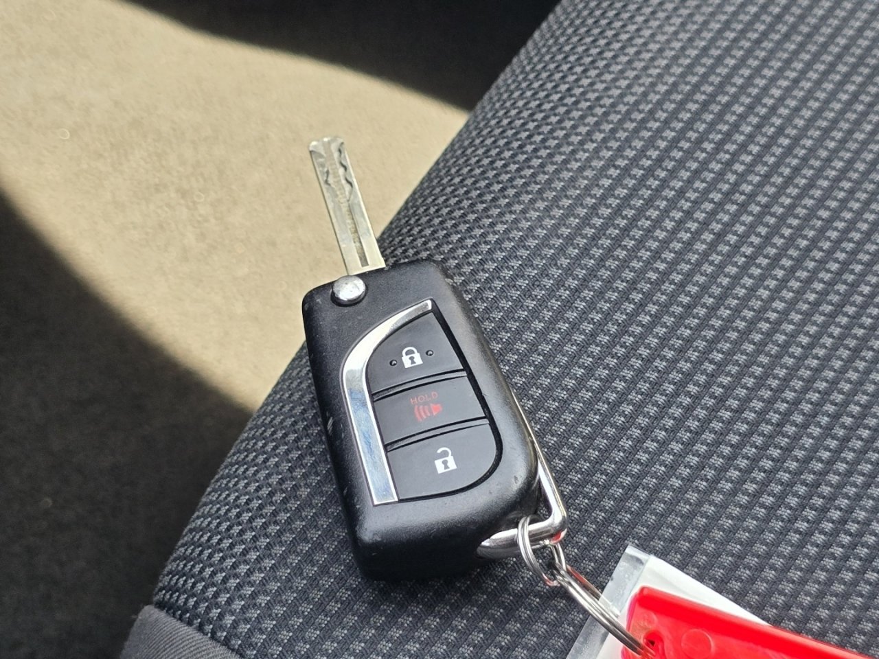 Certified 2024 Toyota RAV4 LE AWD/4WD image 32