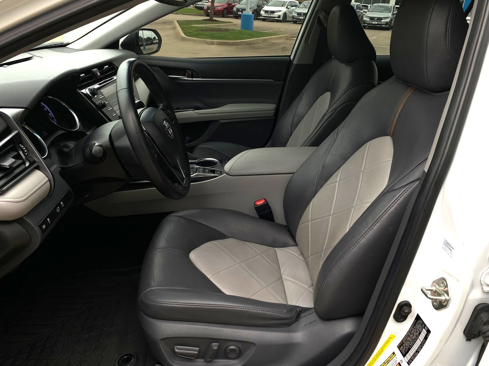 Used 2019 Toyota Camry XLE FWD image 10