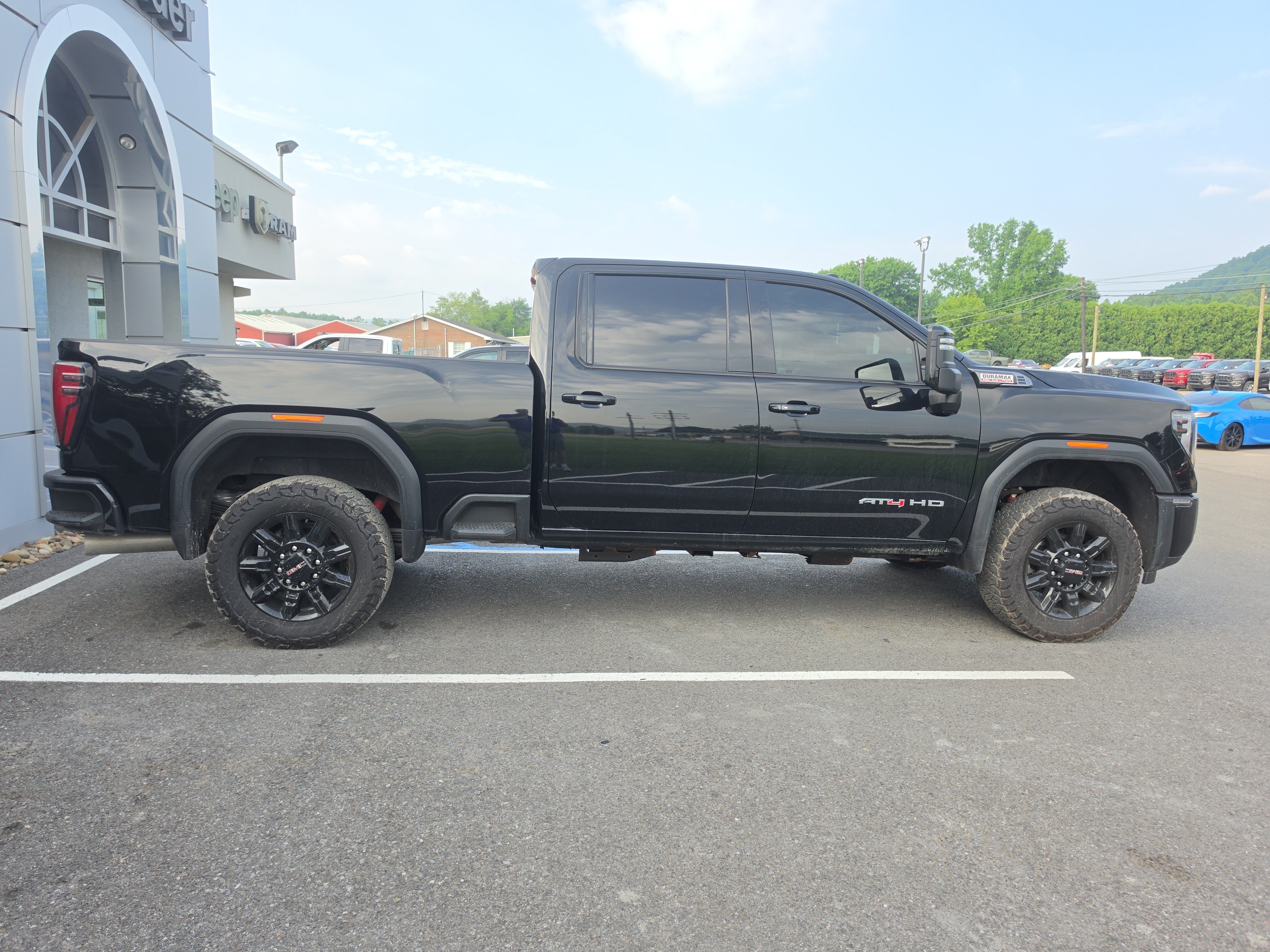 Used 2026 GMC Sierra 2500 AT4 AWD/4WD image 2