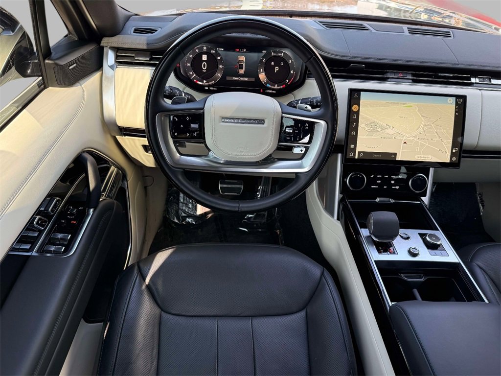 Used 2023 Land Rover Range Rover SE image 4