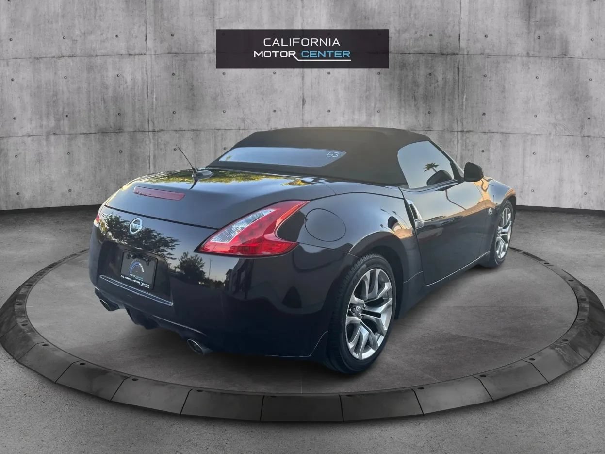 Used 2010 Nissan 370Z Roadster RWD image 5