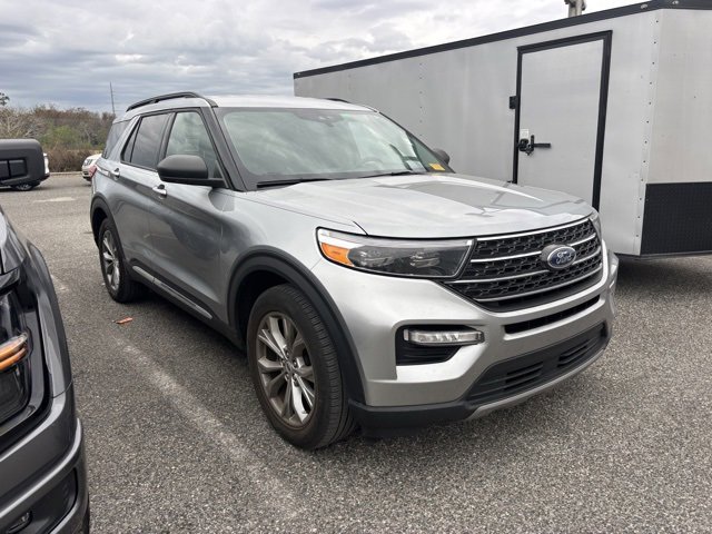 Used 2023 Ford Explorer XLT w/ Equipment Group 202A image 7