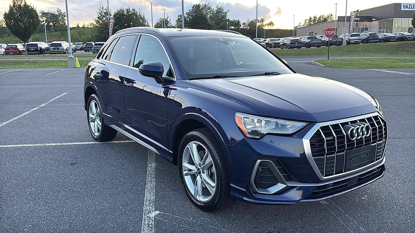 Used 2022 Audi Q3 2.0T Premium w/ Convenience Package AWD/4WD image 1
