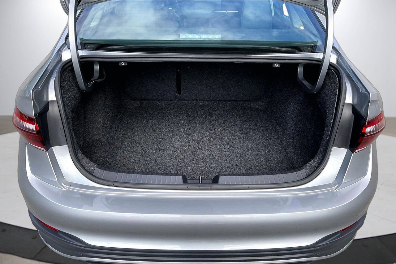 Used 2024 Volkswagen Jetta SE image 25