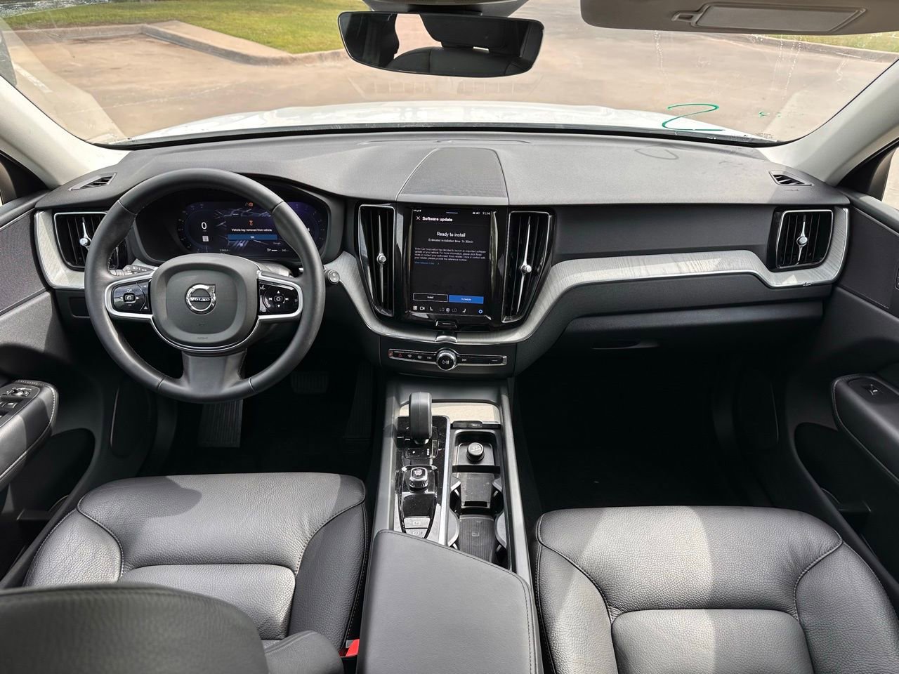 Used 2025 Volvo XC60 B5 Plus image 18