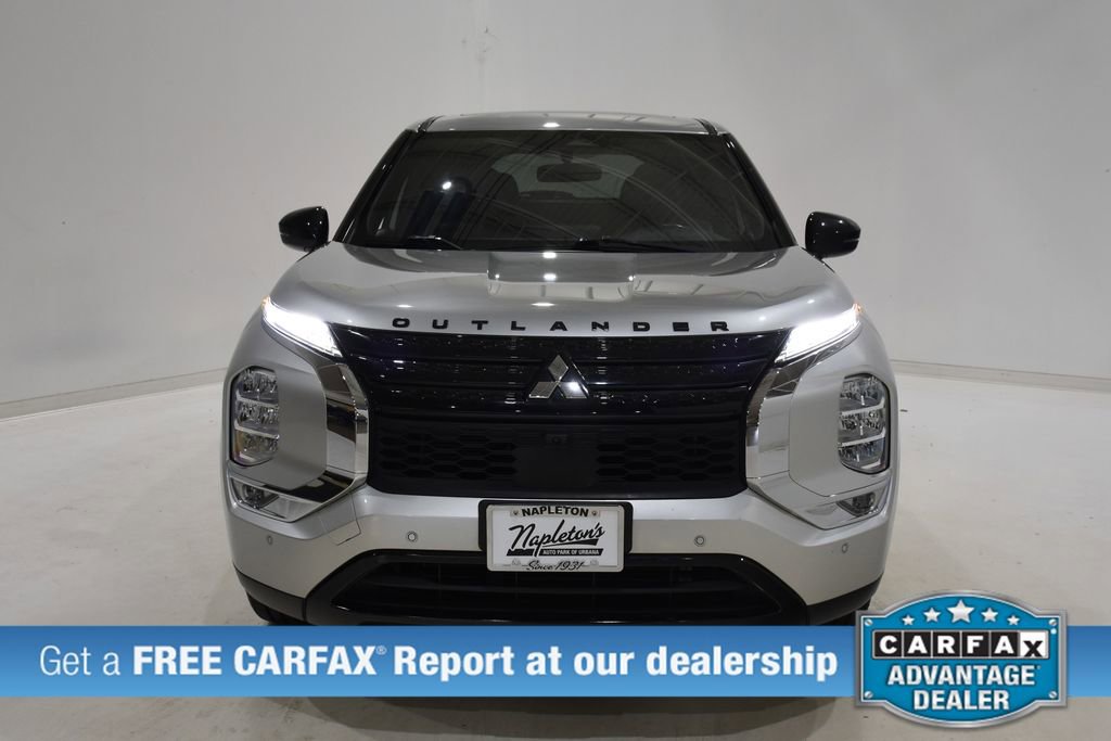 Used 2022 Mitsubishi Outlander SE image 2