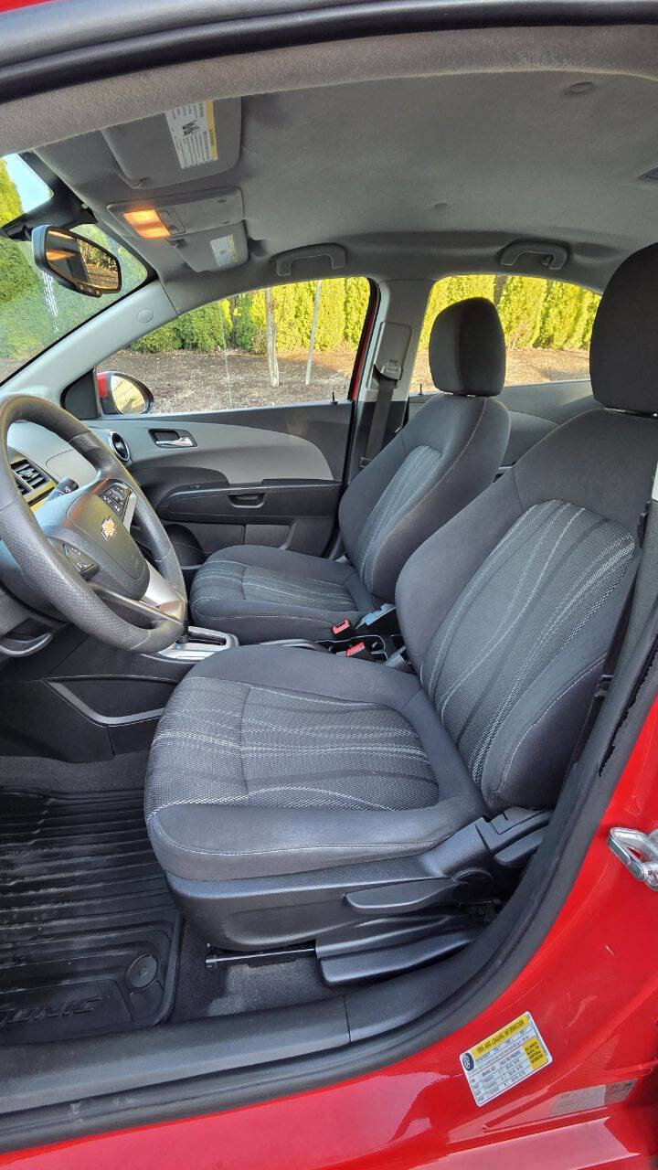 Used 2016 Chevrolet Sonic LT image 9