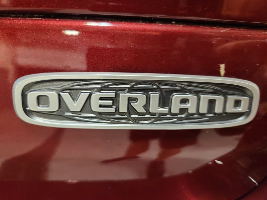 Used 2024 Jeep Grand Cherokee Overland w/ Luxury Tech Group IV AWD/4WD image 38