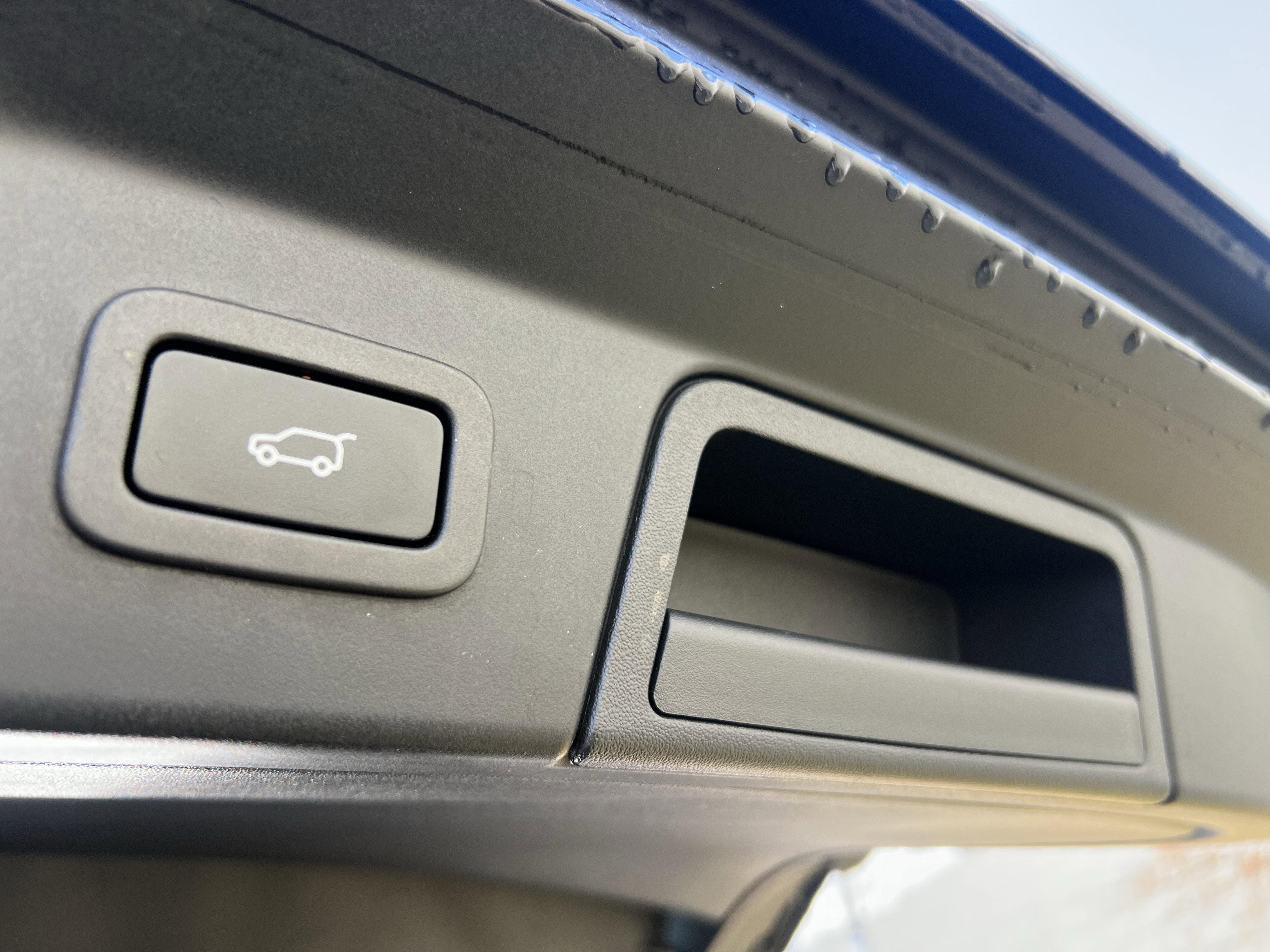 Certified 2022 Land Rover Range Rover Velar R-Dynamic S image 37